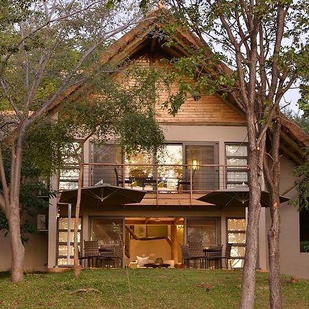 Victoria Falls Safari Suites Εξωτερικό φωτογραφία