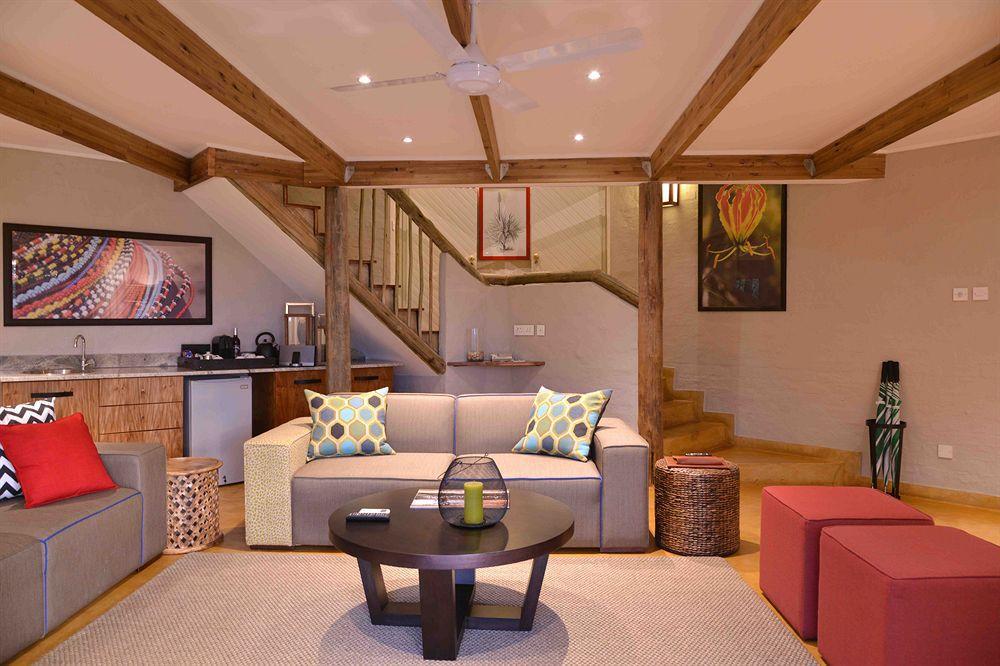 Victoria Falls Safari Suites Εξωτερικό φωτογραφία