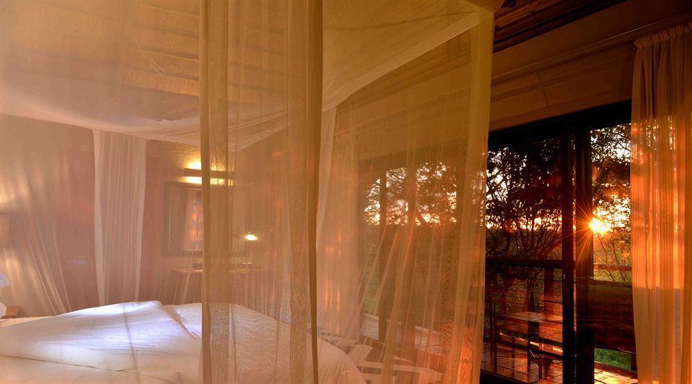 Victoria Falls Safari Suites Εξωτερικό φωτογραφία