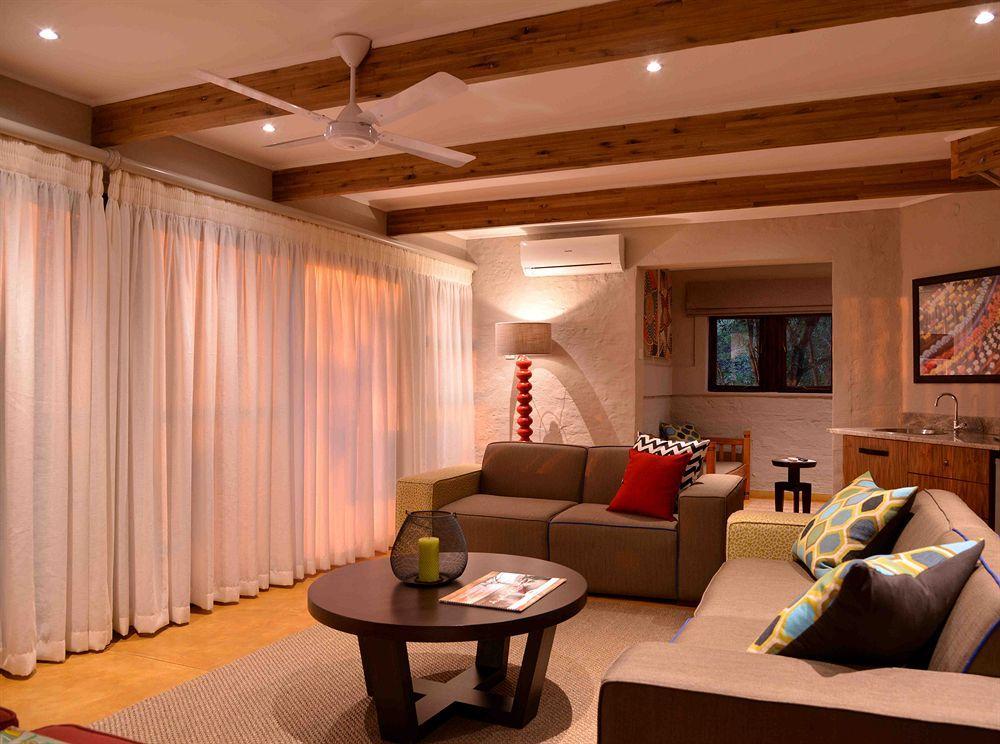 Victoria Falls Safari Suites Εξωτερικό φωτογραφία
