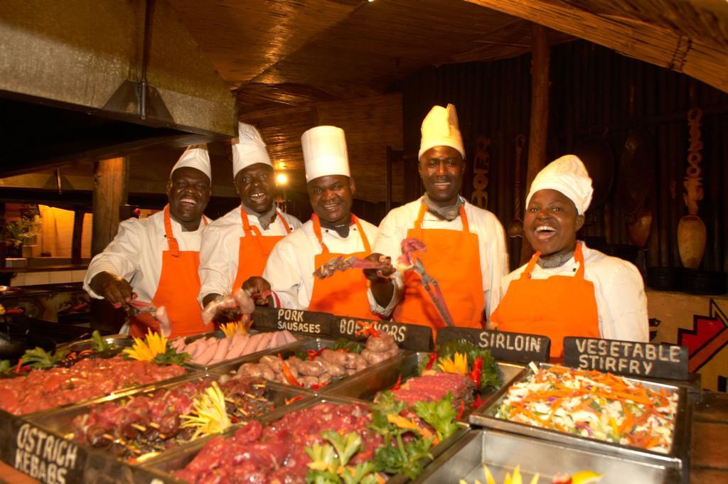 Victoria Falls Safari Suites Εξωτερικό φωτογραφία