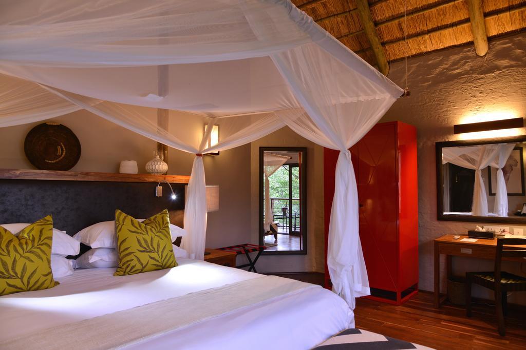Victoria Falls Safari Suites Εξωτερικό φωτογραφία