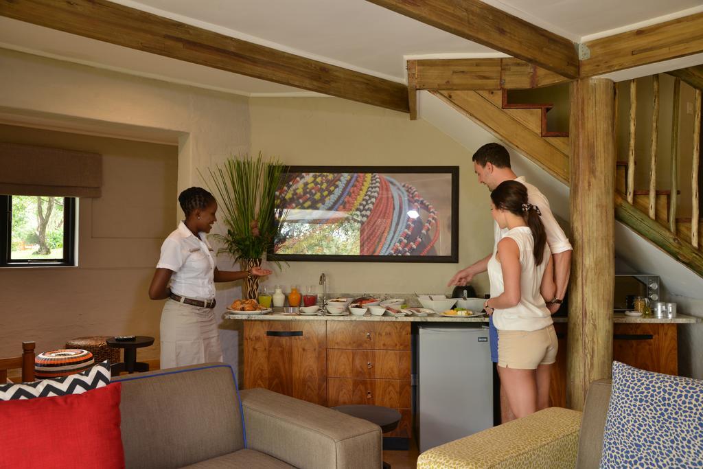Victoria Falls Safari Suites Εξωτερικό φωτογραφία