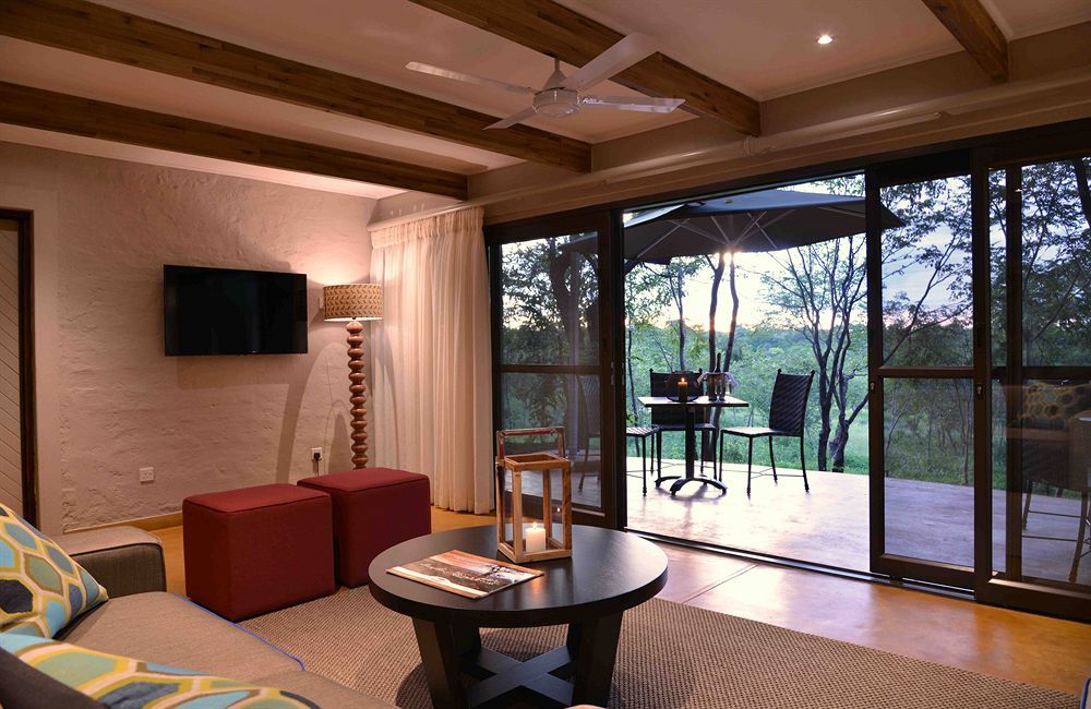 Victoria Falls Safari Suites Εξωτερικό φωτογραφία