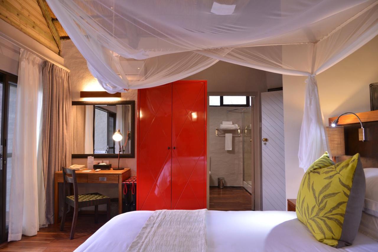 Victoria Falls Safari Suites Δωμάτιο φωτογραφία